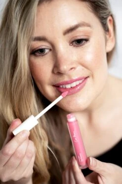 Ere Perez Mango Lip Honey 10 Ere Perez Mango Lip Honey -Bobbi Brown || Lancome || Clinique Soldes Magasin ere perez mango lip honey brillant a levres nourrissant a lhuile de mangue 3