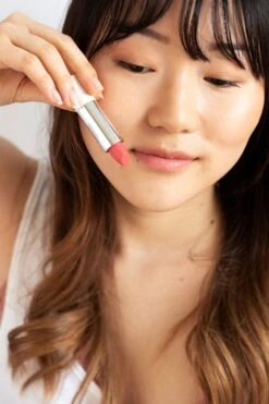 Ere Perez Wild Pansy 9 Ere Perez Wild Pansy -Bobbi Brown || Lancome || Clinique Soldes Magasin ere perez wild pansy baume a levres teinte 2