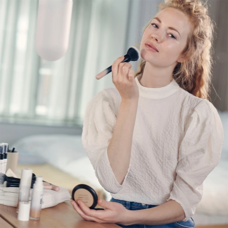 IsaDora Velvet Touch Sheer Cover 7 IsaDora Velvet Touch Sheer Cover – Image 5