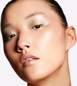 MAC Cosmetics Extra Dimension Skinfinish 10 MAC Cosmetics Extra Dimension Skinfinish -Bobbi Brown || Lancome || Clinique Soldes Magasin mac cosmetics extra dimension skinfinish enlumineur 3