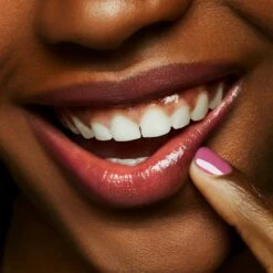 MAC Cosmetics Glow Play Lip Balm 10 MAC Cosmetics Glow Play Lip Balm -Bobbi Brown || Lancome || Clinique Soldes Magasin mac cosmetics glow play lip balm baume a levres nourrissant 2