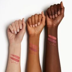 MAC Cosmetics Holiday Powdered Snow Kiss Lip Kit 15 MAC Cosmetics Holiday Powdered Snow Kiss Lip Kit -Bobbi Brown || Lancome || Clinique Soldes Magasin mac cosmetics holiday powdered snow kiss lip kit coffret cadeau pink teinte 6