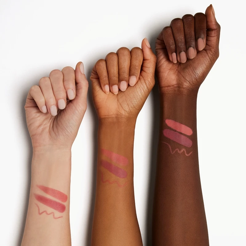 MAC Cosmetics Holiday Powdered Snow Kiss Lip Kit 9 MAC Cosmetics Holiday Powdered Snow Kiss Lip Kit – Image 7