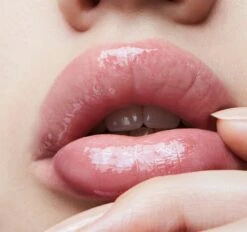 MAC Cosmetics Mini Lipglass Clear 11 MAC Cosmetics Mini Lipglass Clear -Bobbi Brown || Lancome || Clinique Soldes Magasin mac cosmetics mini lipglass clear brillant a levres 4