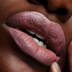 MAC Cosmetics Satin Lipstick -Bobbi Brown || Lancome || Clinique Soldes Magasin mac cosmetics satin lipstick rouge a levres 2