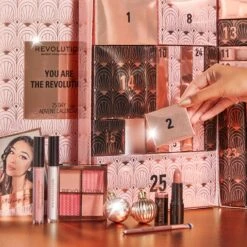 Makeup Revolution Advent Calendar You Are The Revolution -Bobbi Brown || Lancome || Clinique Soldes Magasin makeup revolution advent calendar you are the revolution calendrier de lavent 4