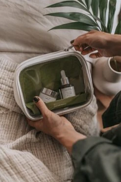 Souletto Ylang Ylang & Tonka Giftset 12 Souletto Ylang Ylang & Tonka Giftset -Bobbi Brown || Lancome || Clinique Soldes Magasin souletto ylang ylang tonka giftset coffret cadeau pour la regeneration de la peau 4