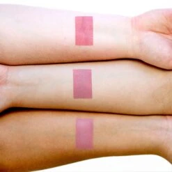 TheBalm It's A Date® 7 TheBalm It's A Date® -Bobbi Brown || Lancome || Clinique Soldes Magasin thebalm its a date blush et fard a paupieres en un seul produit 2