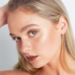 TheBalm Lou Manizer 7 TheBalm Lou Manizer -Bobbi Brown || Lancome || Clinique Soldes Magasin thebalm lou manizer illuminateur et fard a paupieres en un seul produit 1