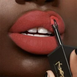 Yves Saint Laurent Tatouage Couture Velvet Cream -Bobbi Brown || Lancome || Clinique Soldes Magasin yves saint laurent tatouage couture velvet cream rouge a levres creme ultra pigmente effet mat 2